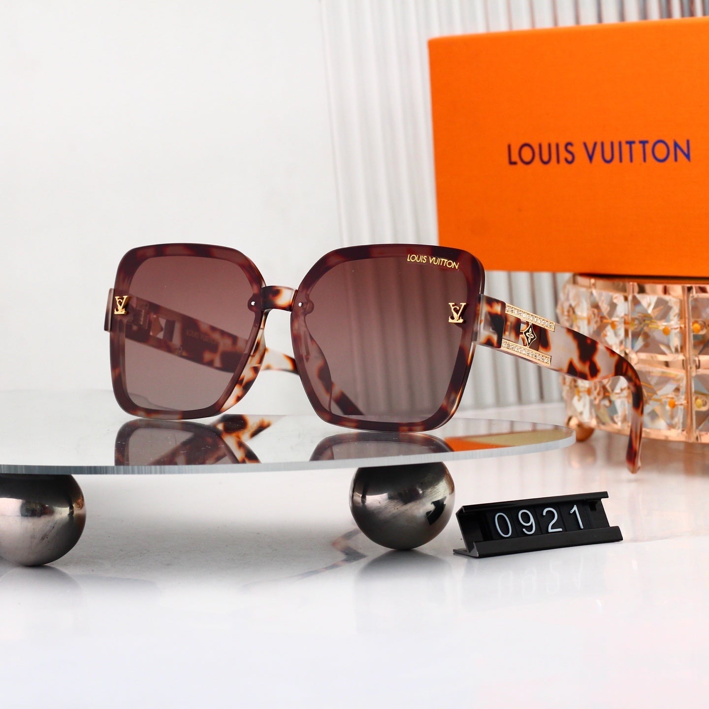 Louis vuitton Metal Logo Oversized Sunglasses 0921 Butterfly