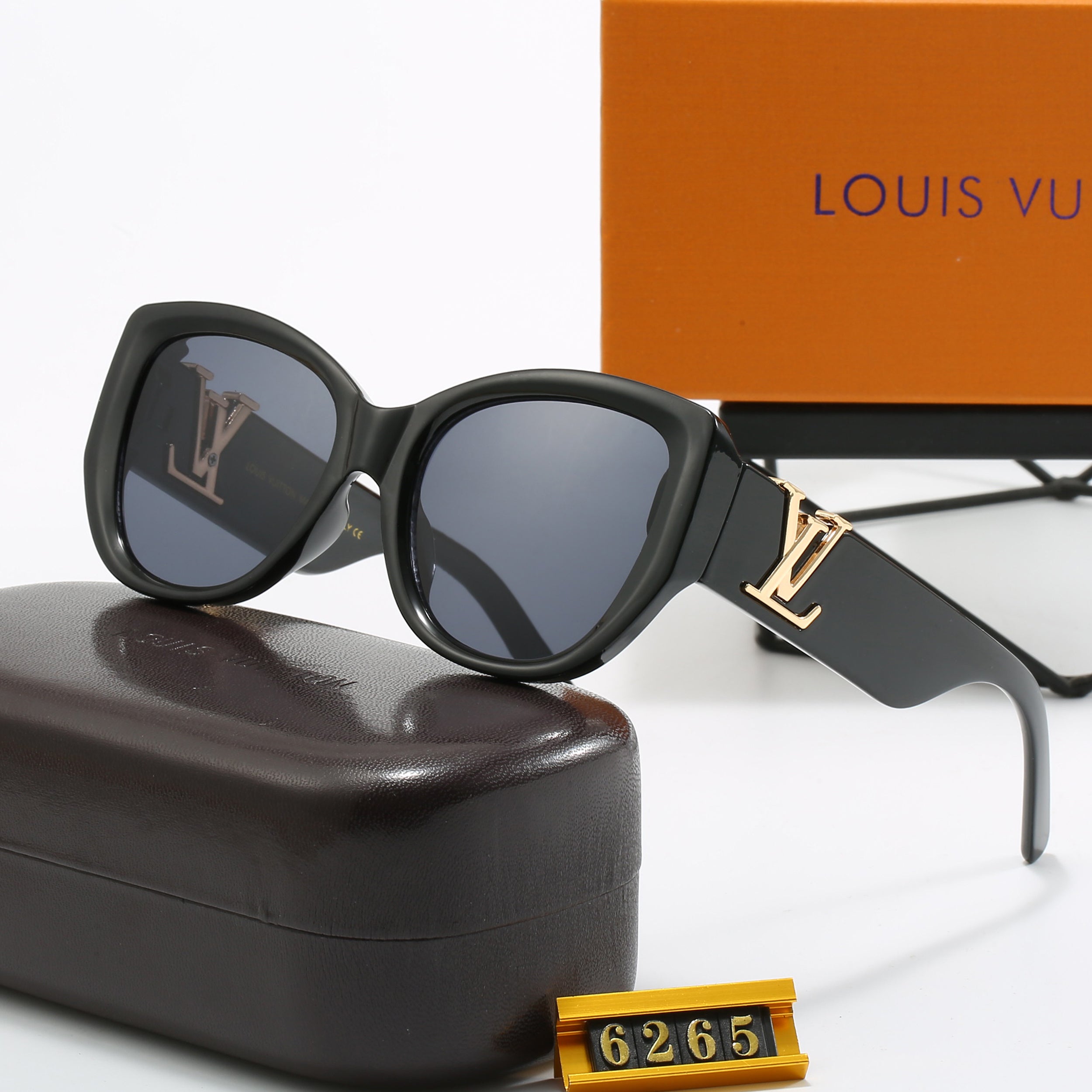 Louis vuitton Elegant Butterfly Bold Frame Sunglasses with Letter Detail (Model 6265) Butterfly