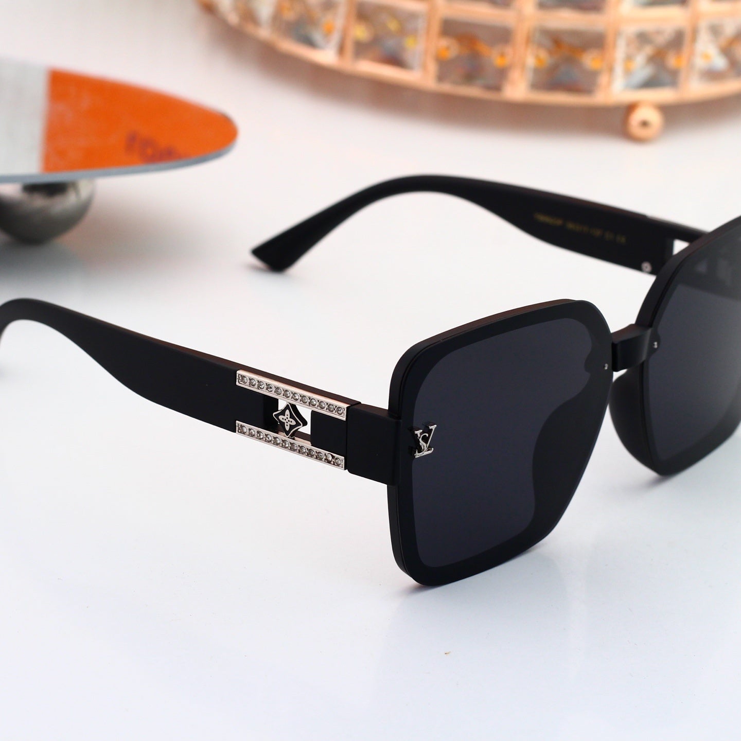 Louis vuitton Metal Logo Oversized Sunglasses 0921 Butterfly