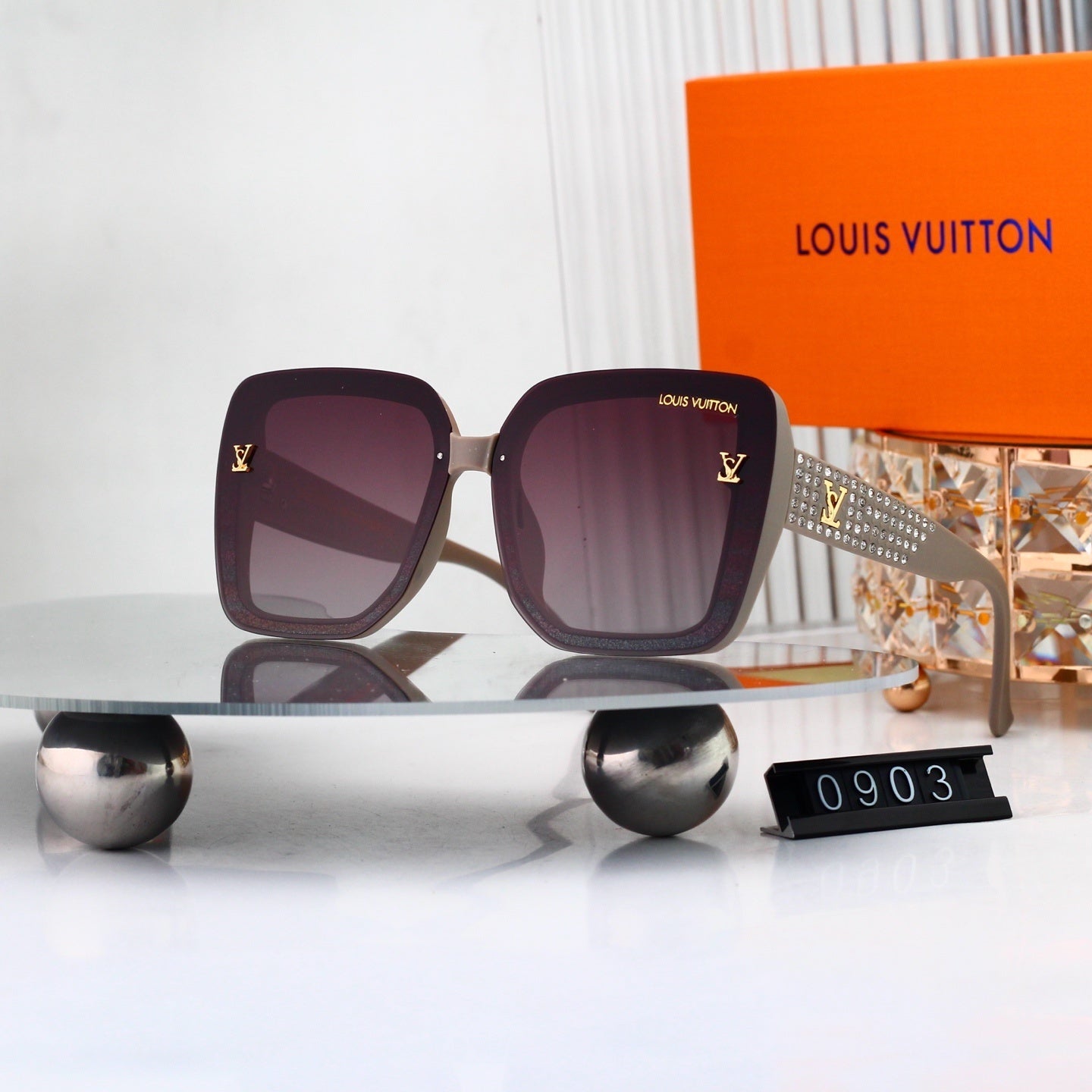 Louis vuitton Sunglasses with Diamond-Embedded Temples 0903 Butterfly