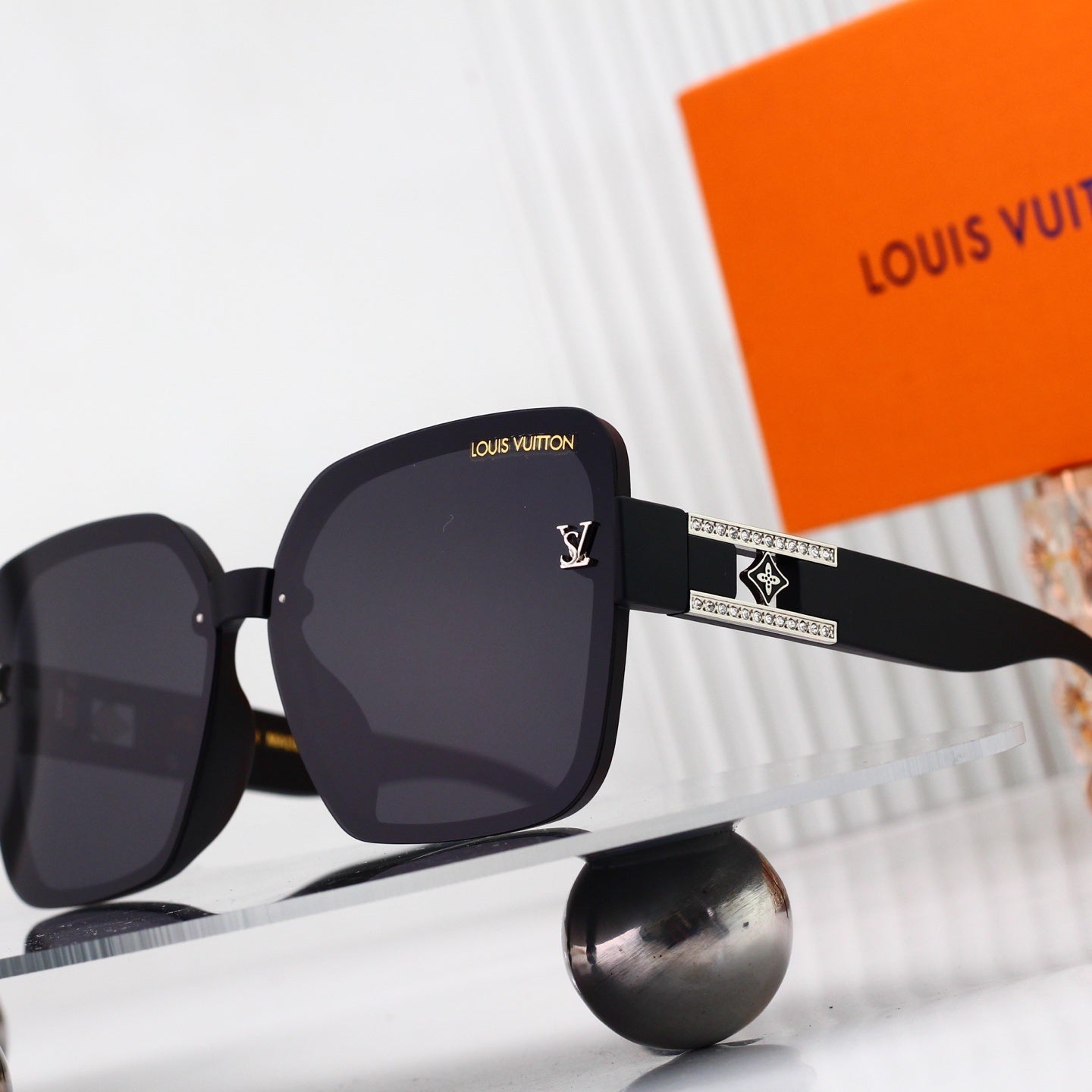 Louis vuitton Metal Logo Oversized Sunglasses 0921 Butterfly