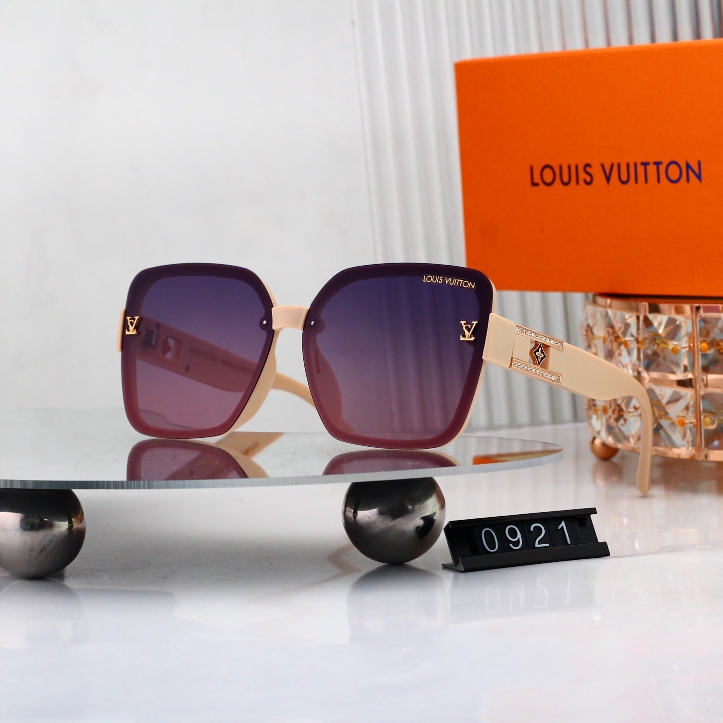 Louis vuitton Metal Logo Oversized Sunglasses 0921 Butterfly