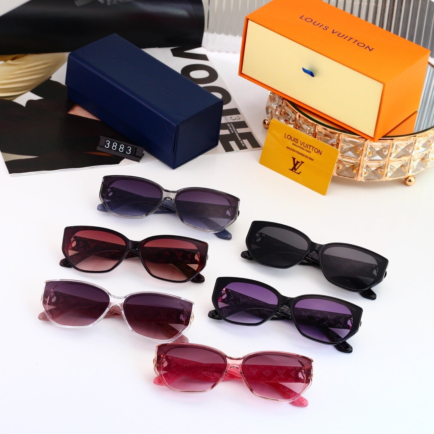 Louis vuitton V-Logo Oversized Sunglasses with Monogram Temples (Model 3883) Cat-Eye